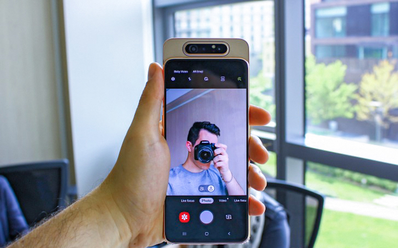 Điện thoại Samsung Galaxy A80 | Cụm camera xoay selfie