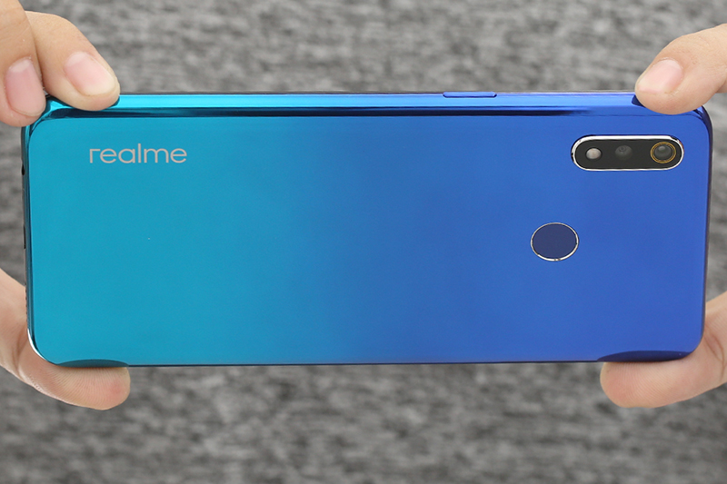 Điện thoại Realme 3 64GB | Thiết kế mặt lưng