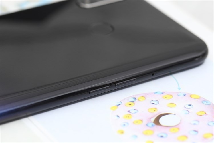 Điện thoại realme 3 (4GB/64GB)