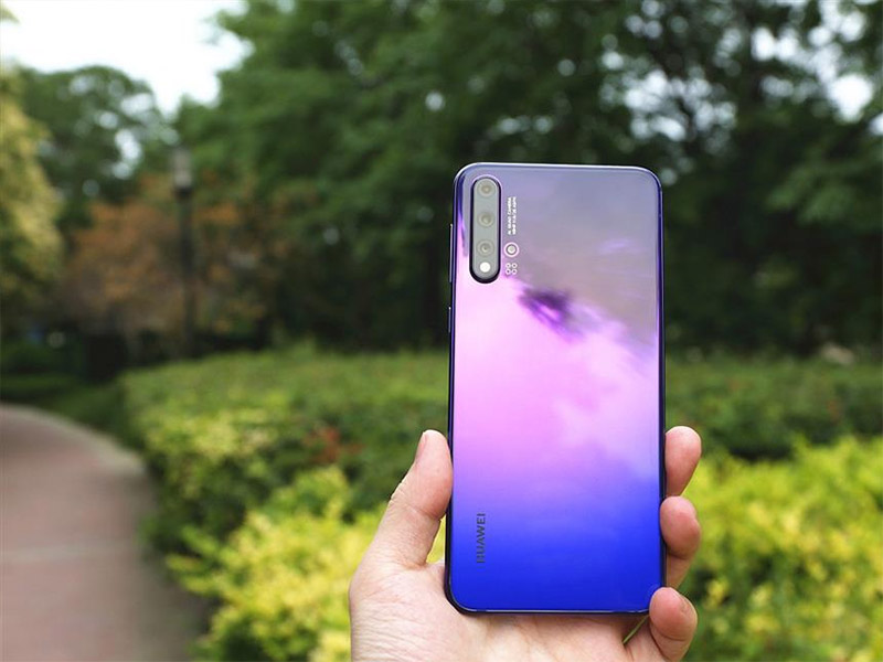 Thiết kế của điện thoại Huawei Nova 5 Pro chính hãng