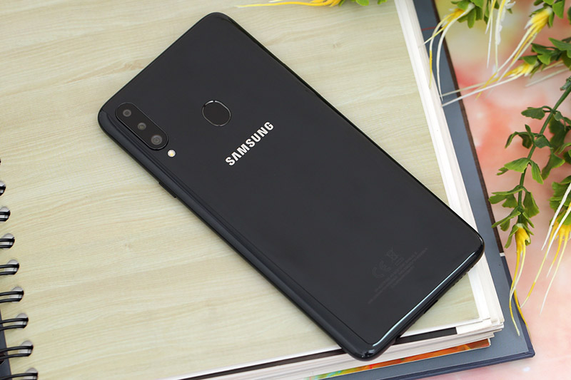 Điện thoại Samsung Galaxy A20s 64GB | Thiết kế với cụm 3 camera sau