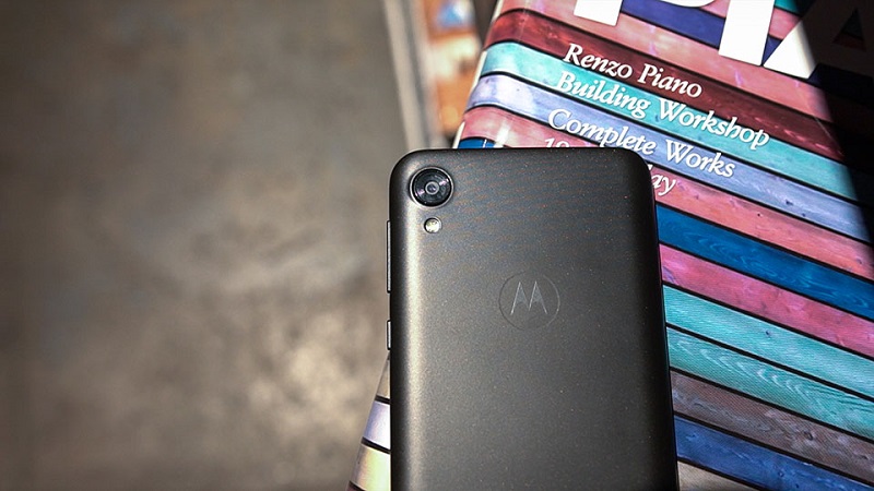 Điện thoại Motorola Moto E6 | Thiết kế