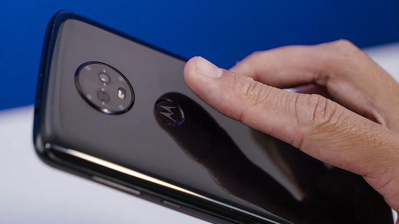Thiết kế của điện thoại Motorola Moto E5 chính hãng