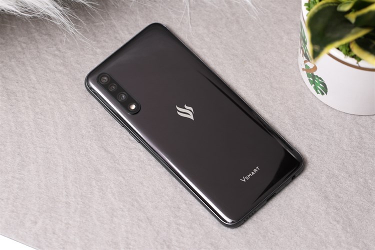 Điện thoại Vsmart Live (6GB/64GB)