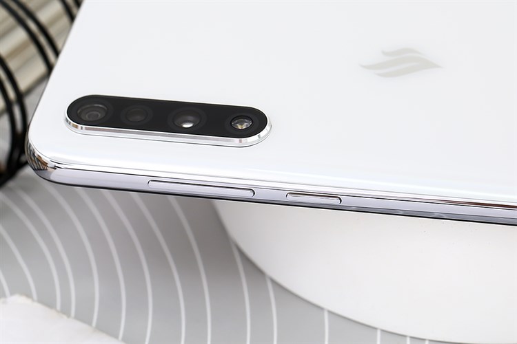 Điện thoại Vsmart Live (6GB/64GB)