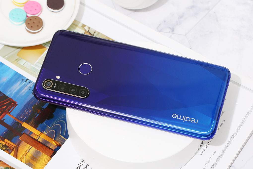 Điện thoại realme 5 Pro (4GB/128GB) Màu Xanh tím
