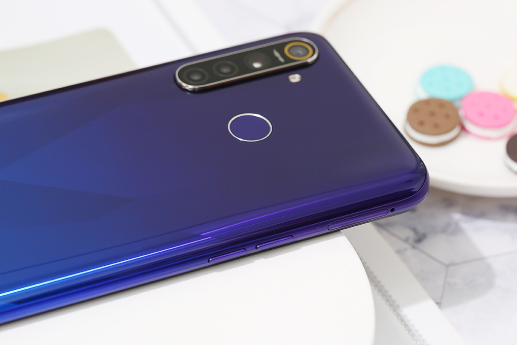 Điện thoại realme 5 Pro (4GB/128GB) Màu Xanh tím