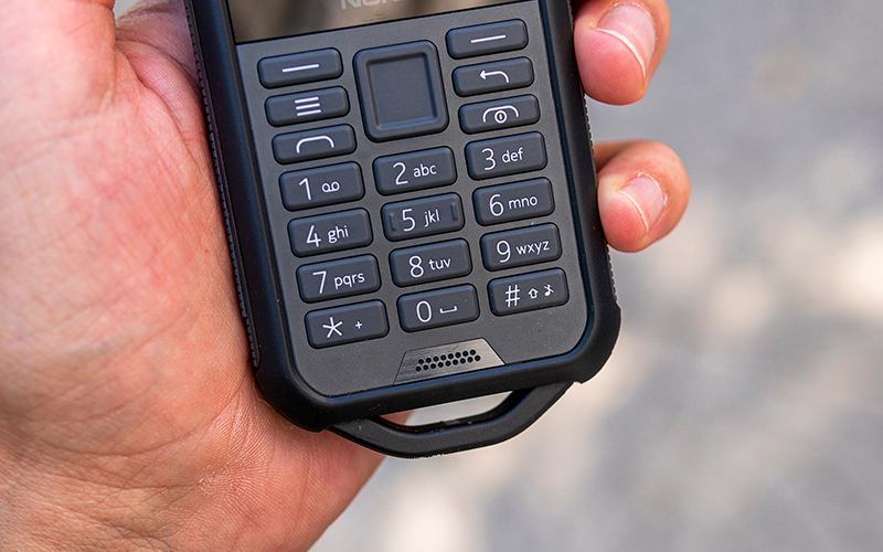 Điện thoại Nokia 800 Tough | Phím to dễ thao tác Điện thoại Nokia 800 Tough | Phím to dễ thao tác
