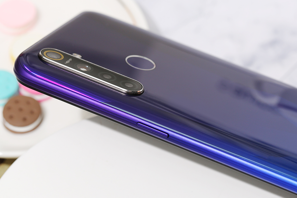 Điện thoại realme 5 Pro (8GB/128GB) Màu Xanh tím