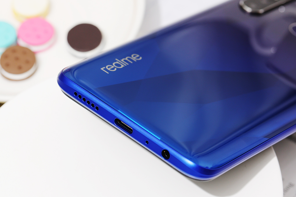 Điện thoại realme 5 Pro (8GB/128GB) Màu Xanh tím