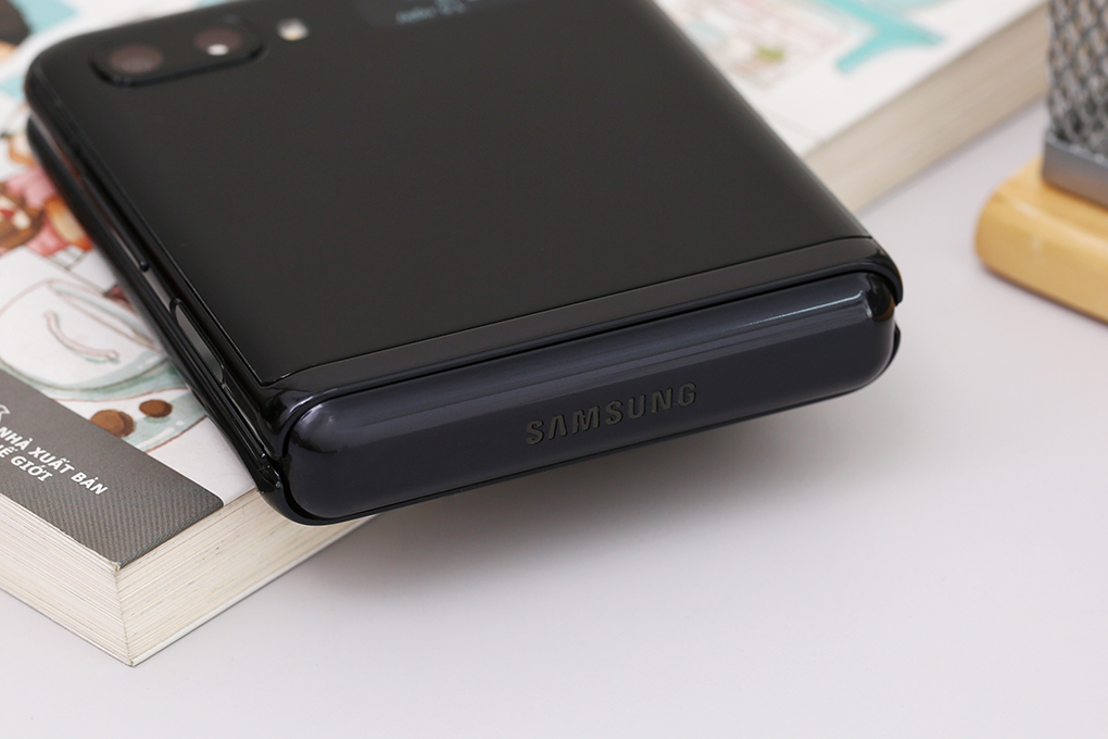 Điện thoại Samsung Galaxy Z Flip