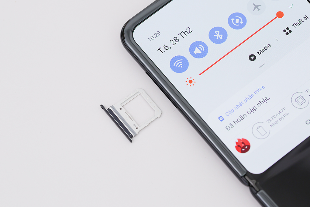 Điện thoại Samsung Galaxy Z Flip