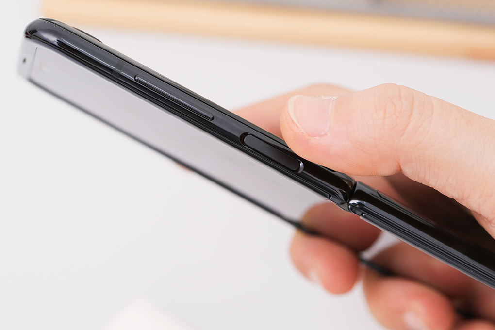Điện thoại Samsung Galaxy Z Flip