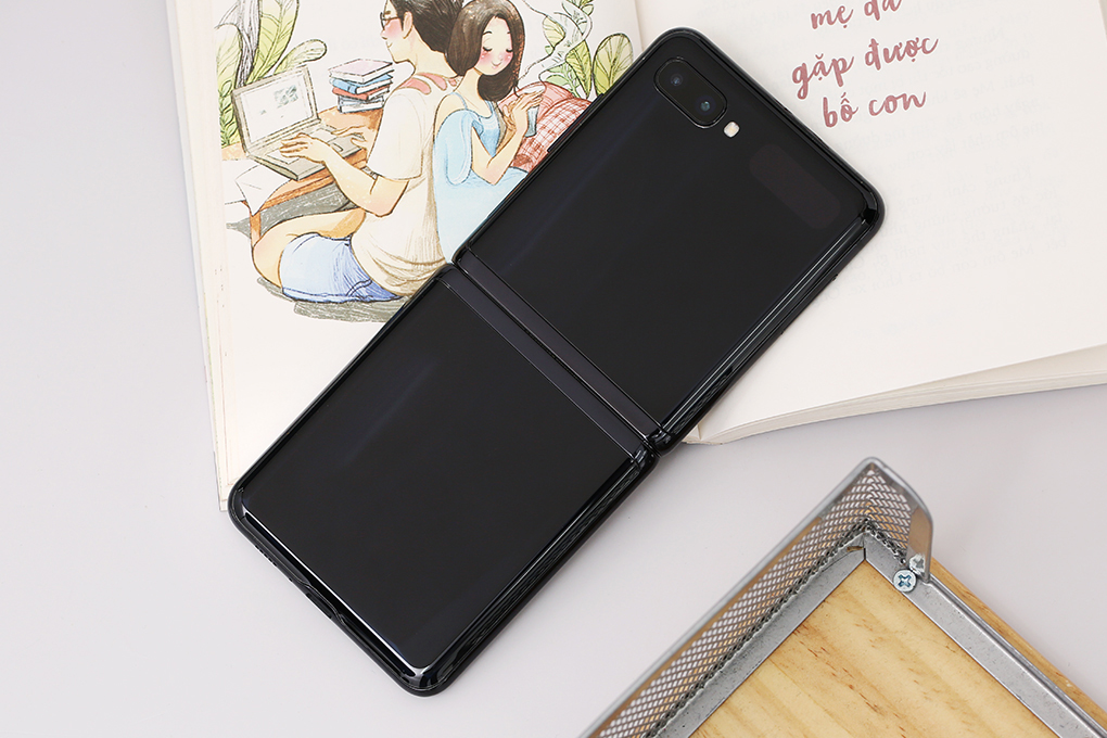 Điện thoại Samsung Galaxy Z Flip