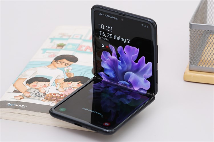 Điện thoại Samsung Galaxy Z Flip