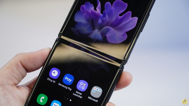Điện thoại Samsung Galaxy Z Flip | Thời lượng pin tốt 