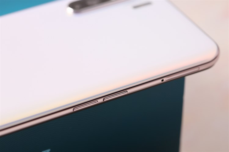 Điện thoại OPPO Reno3