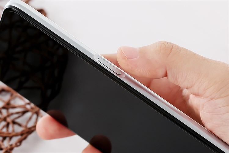 Điện thoại realme 6 (4GB/128GB) Màu Trắng