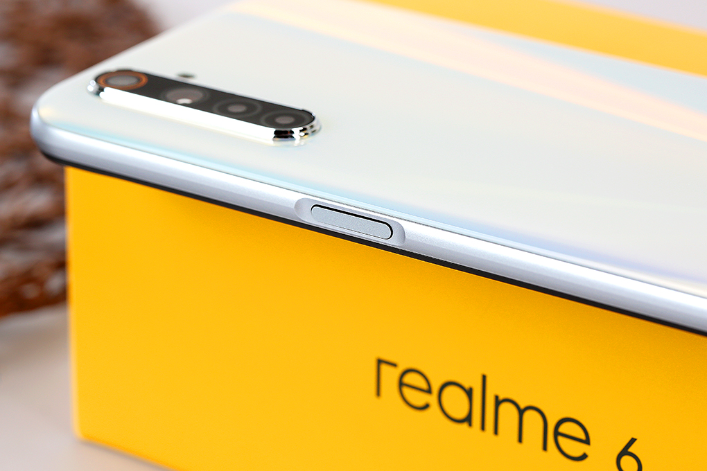 Điện thoại realme 6 (4GB/128GB) Màu Trắng