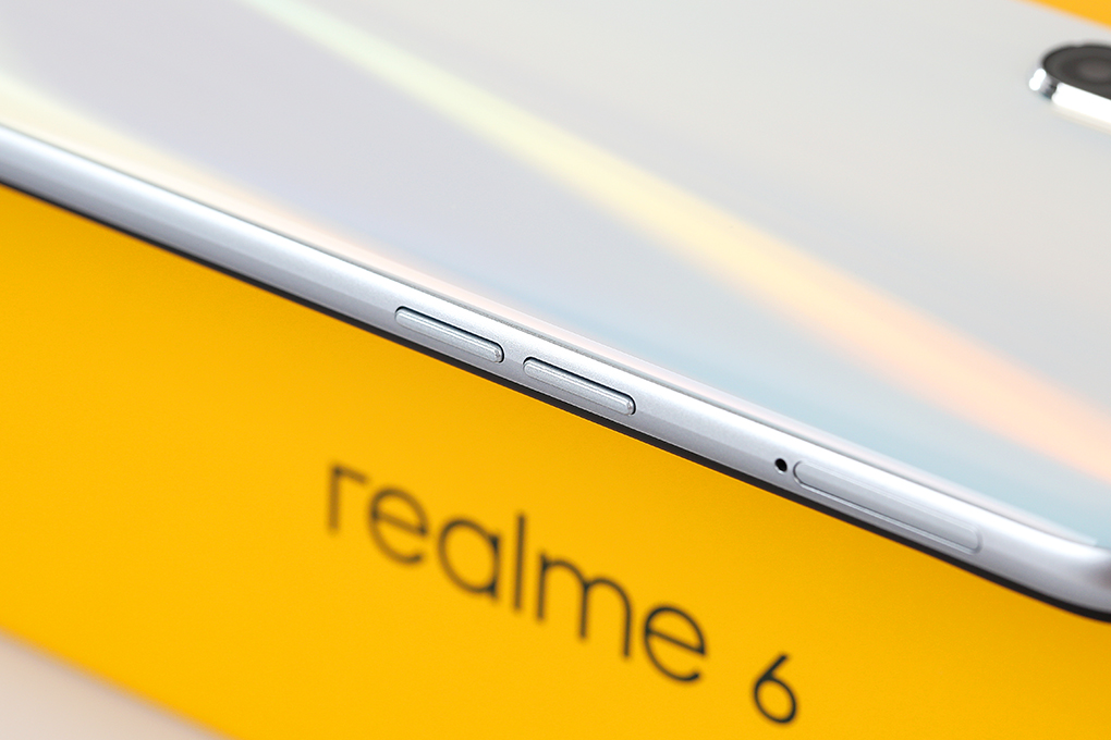 Điện thoại realme 6 (4GB/128GB) Màu Trắng