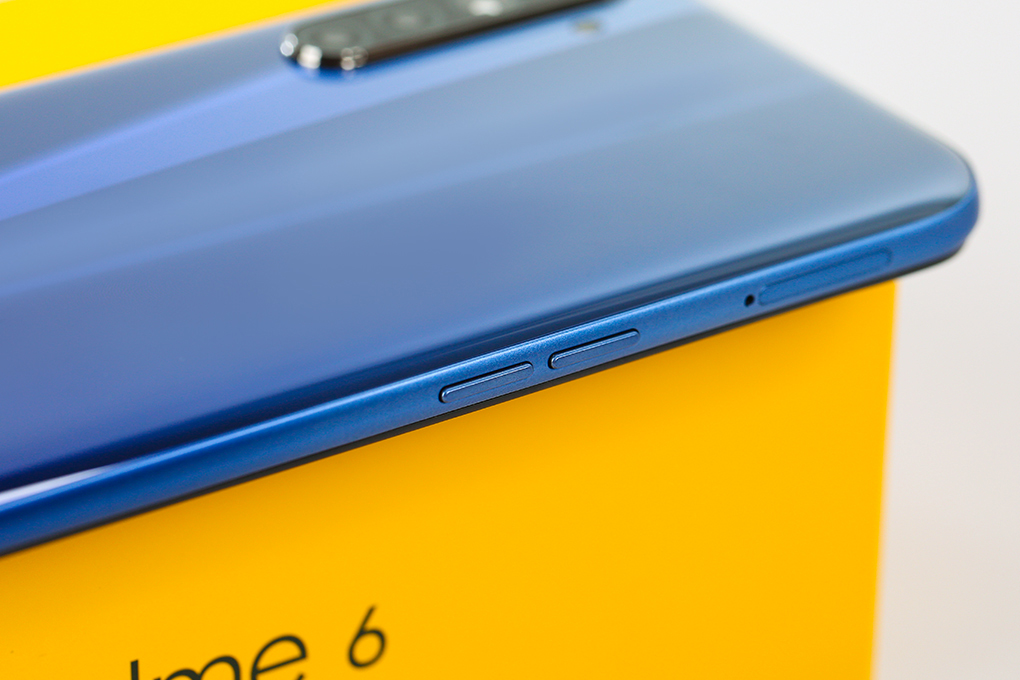 Điện thoại realme 6 (4GB/128GB) Màu Xanh Dương