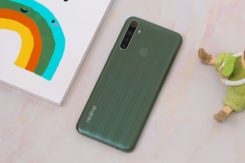 Điện thoại Realme 6i | Thiết kế quen thuộc