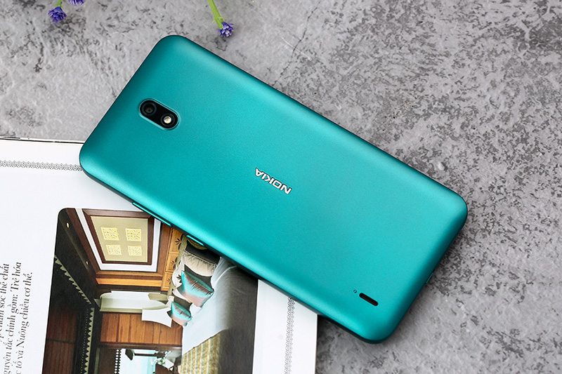Thiết kế của điện thoại Nokia C2 giữ nguyên đi kèm là màu sắc mới