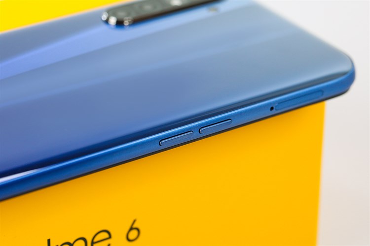 Điện thoại realme 6 (8GB/128GB) Màu Xanh Dương