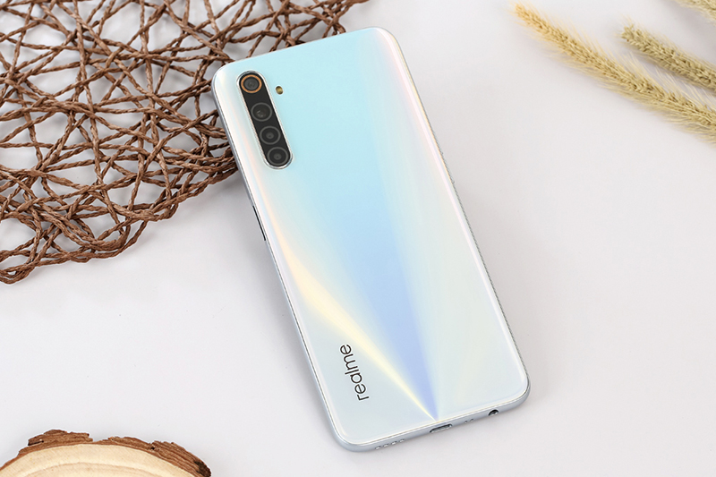 Điện thoại Realme 6 | Thiết kế bóng bẩy thu hút