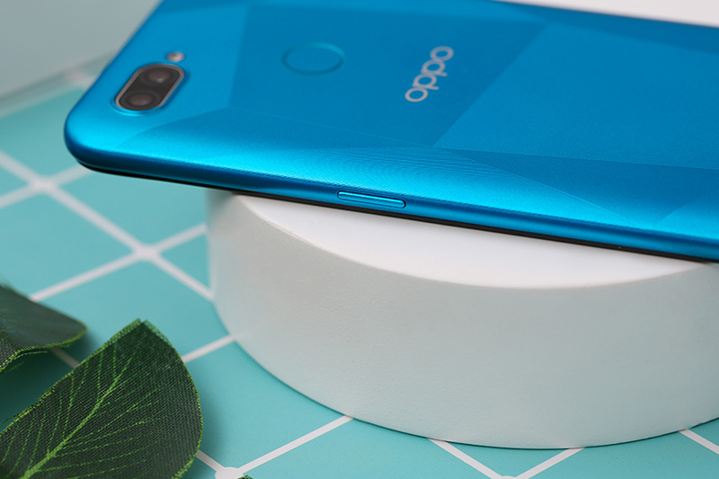 Điện thoại OPPO A12 | Thiết kế phím nguồn