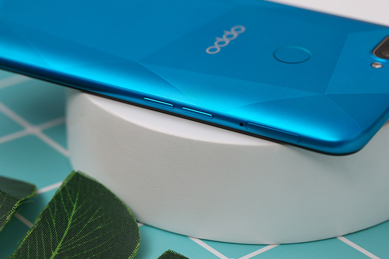 Điện thoại OPPO A12 | Thiết kế cạnh viền