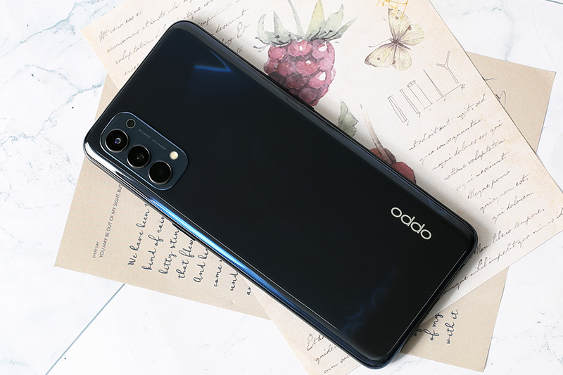 Thiết kế mặt lưng bóng sáng | OPPO Reno4