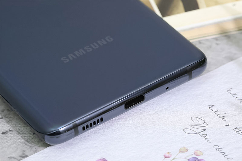 Dung lượng pin lớn 4500 mAh sạc qua cổng Type C - Samsung Galaxy S20 FE