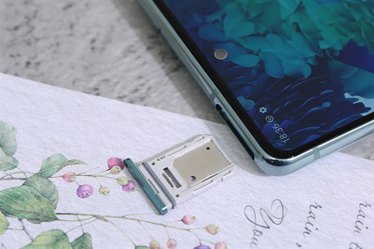 Điện thoại Samsung Galaxy S20 FE (8GB/256GB)