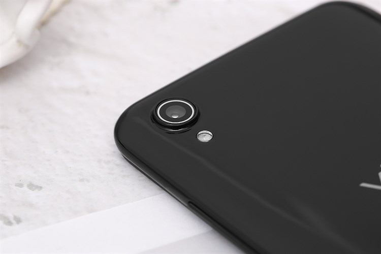 Điện thoại Vivo Y1s Màu Đen