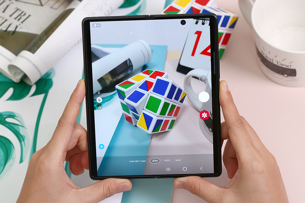 Điện thoại Samsung Galaxy Z Fold2 5G Màu Đen