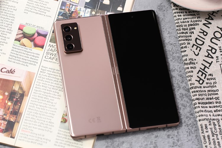 Điện thoại Samsung Galaxy Z Fold2 5G Màu Vàng đồng
