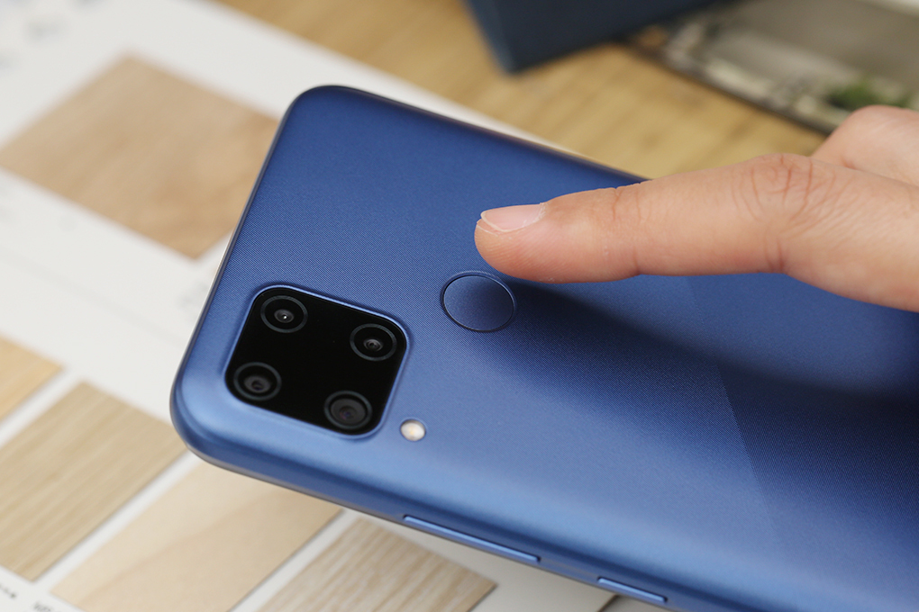 Điện thoại realme C15 Màu Xanh Dương