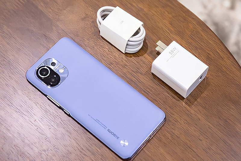 Xiaomi Mi 11 | Trang bị công nghệ sạc pin nhanh Mi TurboCharge với công suất 55 W