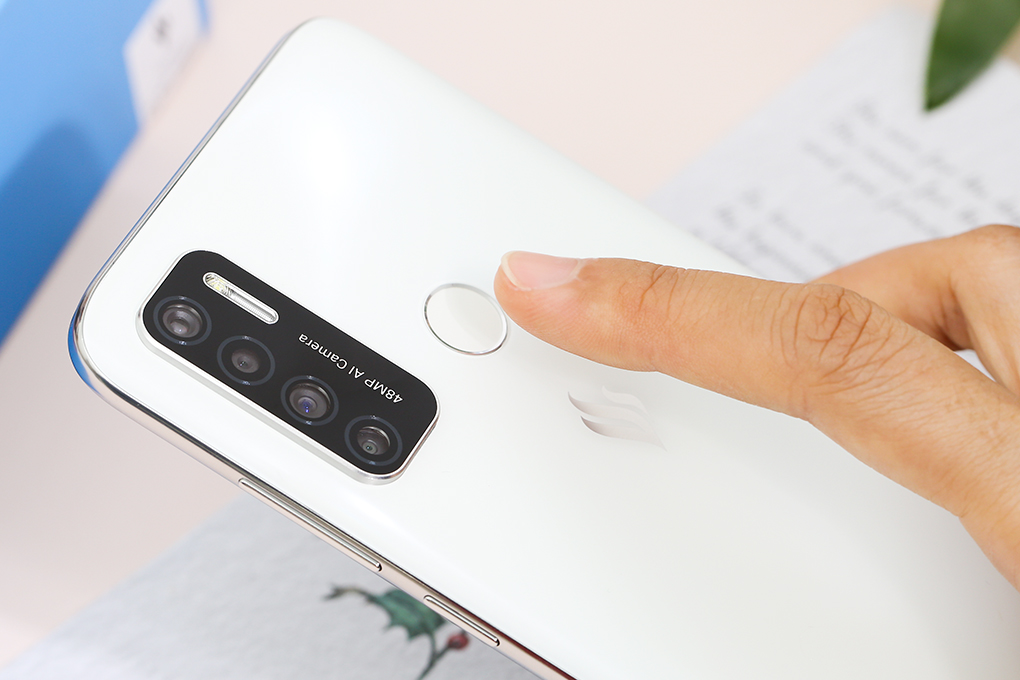 Điện thoại Vsmart Live 4 4GB