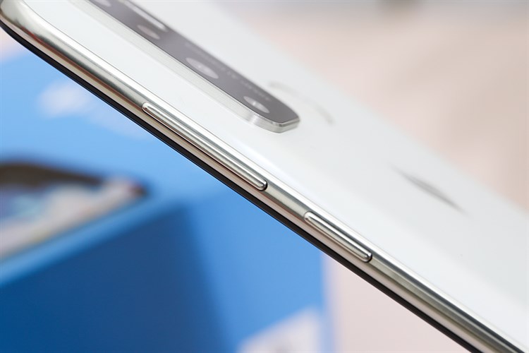 Điện thoại Vsmart Live 4 6GB