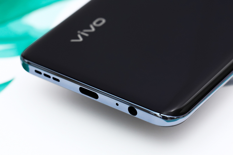 Dung lượng pin lớn, tích hợp sạc nhanh | Vivo V20 SE