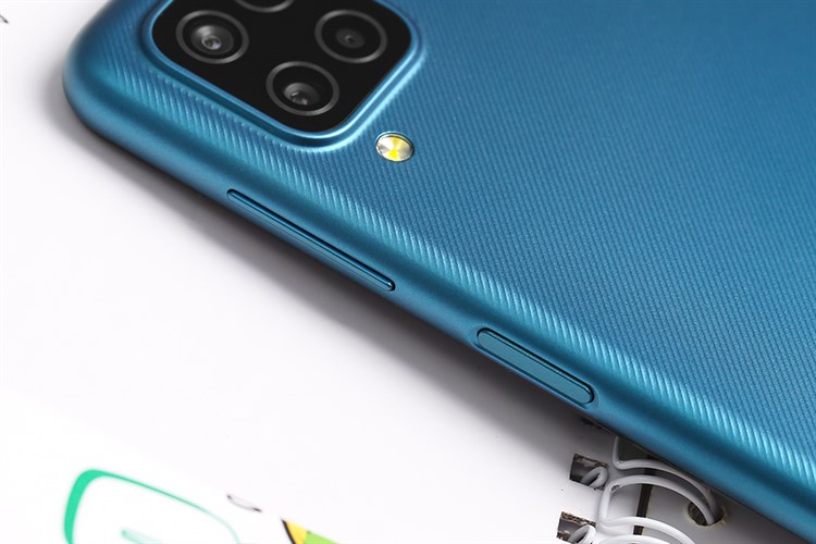 Điện thoại Samsung Galaxy A12 4GB