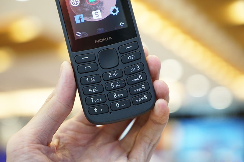 Nokia 215 4G | Bàn phím T9 to rõ, thao tác bấm thoải mái