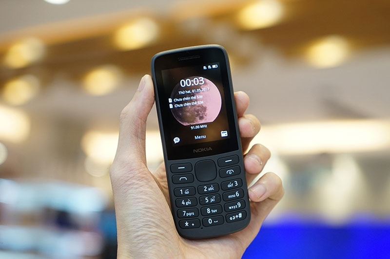 Nokia 215 4G | Máy trang bị màn hình TFT LCD rộng 2.4 inch
