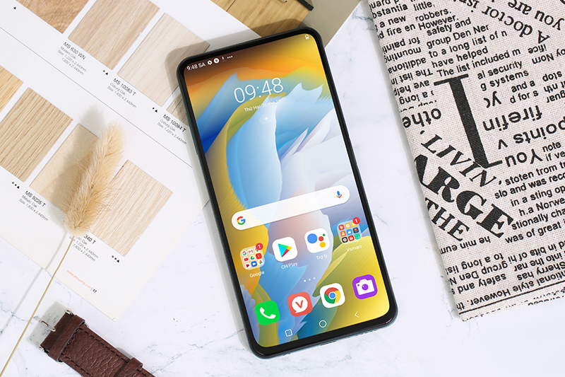 Màn hình vô khuyết chứa camera ẩn dưới màn hình - Vsmart Aris Pro