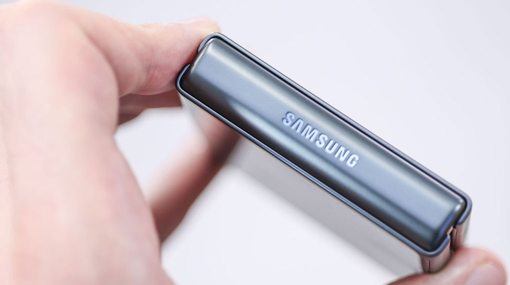 Điện thoại Samsung Galaxy Z Flip3 5G 128GB | Bộ khung viền cao cấp, cho khả năng sử dụng bền bỉ theo thời gian