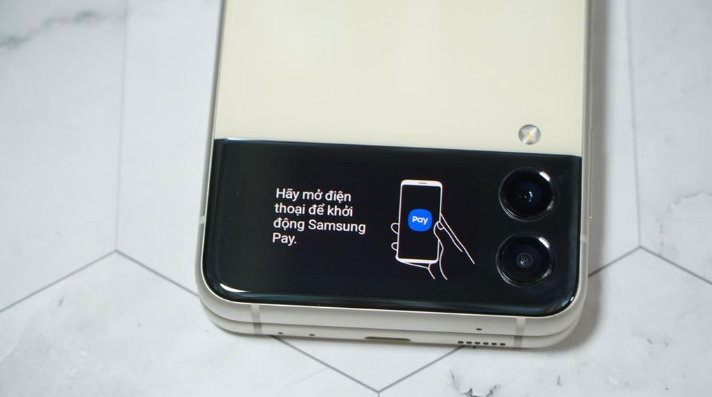 Điện thoại Samsung Galaxy Z Flip3 5G 128GB | Khả năng thanh toán nhanh bằng Samsung Pay