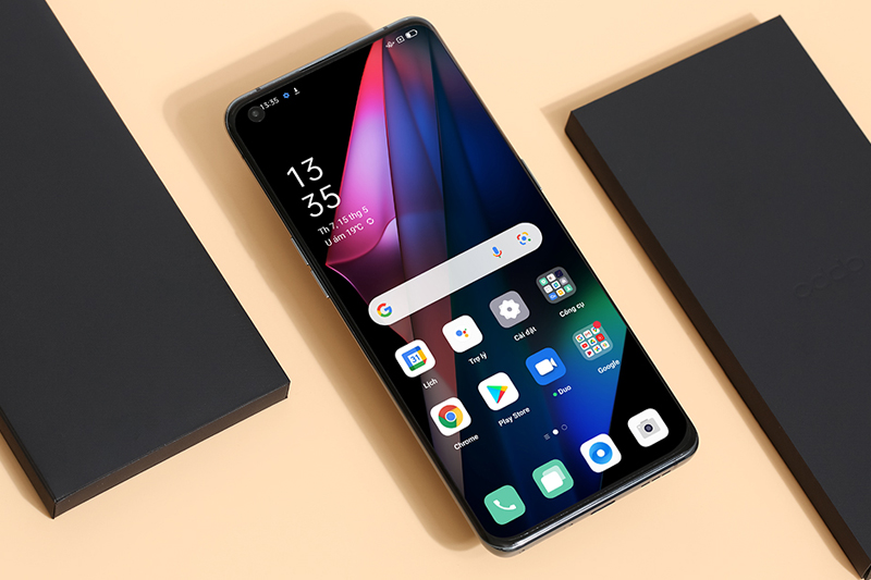 OPPO Find X3 Pro 5G | Sử dụng màn hình AMOLED với gam màu rộng, kích thước khá lớn với 6.7 inch