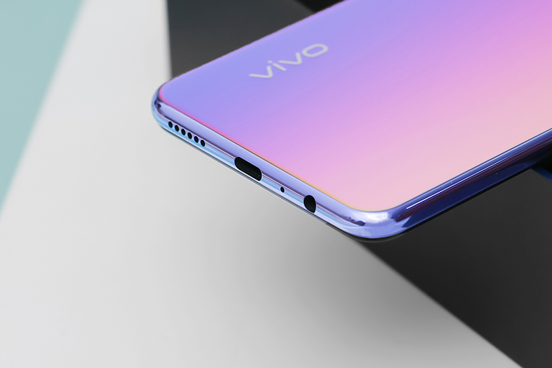 Vivo V20 (2021) | Sạc pin siêu tốc lên đến 33 W